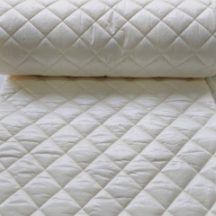 Steppstoff Rauten wattiert matt gl�nzend, cremewei�