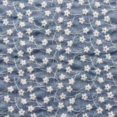 bestickter Baumwollstoff Voil Blmchen Stickerei, natur jeansblau