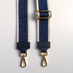 Taschengurt Taschenriemen grafisches Muster 3D ecrue dunkelblau -dunkelblaues Leder- goldene Schnallen