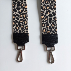 Taschengurt kleines Leoparden Muster-schwarz aprikot hellbeige -schwarze Lederenden- silber Schnalle
