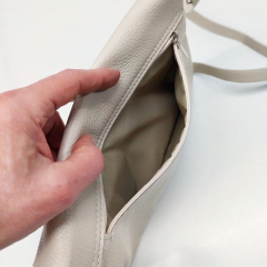 Ledertasche flach rechteckig, ecrue - silber Schnallen-Made in Italy