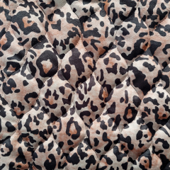 Steppstoff Leoparden Muster Samtstoff Tropfen 3-lagig wattiert, braun schwarz ecrue