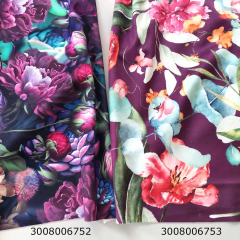 Samtstoff Velourstoff tropische Blumen Bl�tter, beere altrosa lila