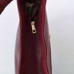 Ledertasche Umh�ngetasche Seitentaschen Lederriemen - weinrot - gold Schnallen - Made in Italy