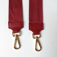 Taschengurt Streifen uni - weinrot -weinrotes Leder - gold Schnallen