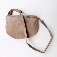 Bauchtasche Wildleder mit Lederriemen - taupe - silber Schnallen-Made in Italy