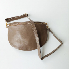 Bauchtasche Leder mit Lederriemen -taupe - gold Schnallen - Made in Italy