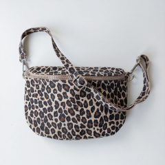 Bauchtasche Wildleder kleines Leomuster Animal Print - schwarz braun beige -silber Schnallen-Made in Italy