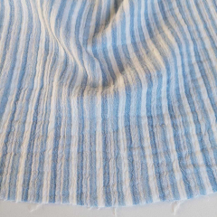 Musselin Stoff Double Gauze Baumwollstoff vertikale Streifen, hellblau wei�