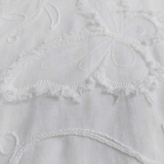 RESTST�CK 50 cm bestickter Baumwollstoff Schmetterling Stickerei, cremewei�