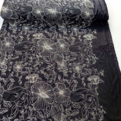 Baumwollstoff schwarz mit Blumen Stickerei