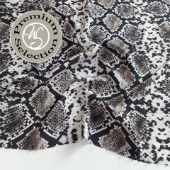 Einzelst�ck 2 m Viskosestoff Schlangenmuster Snake Print- wei� taupe schwarz - Made in Italy