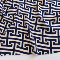 Viskosestoff Labyrinthmuster, Dunkelblau Hellbeige