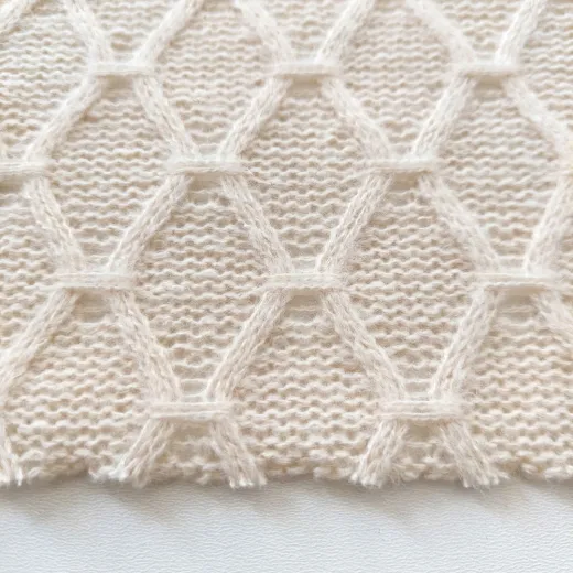 Strickstoff Gitternetzmuster Meterware, wollwei�