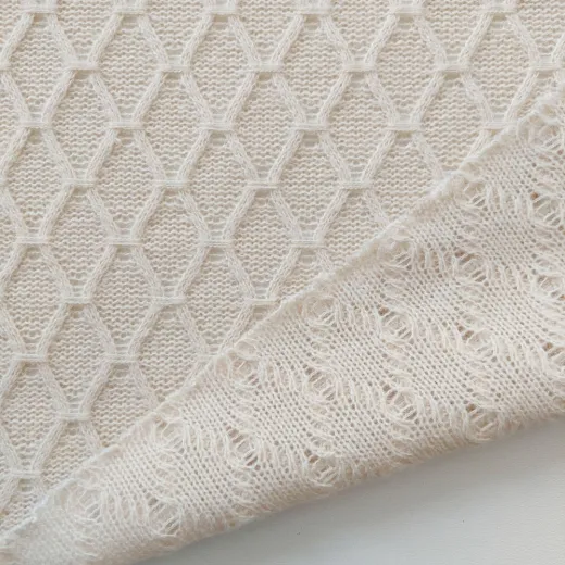 Strickstoff Gitternetzmuster Meterware, wollwei�