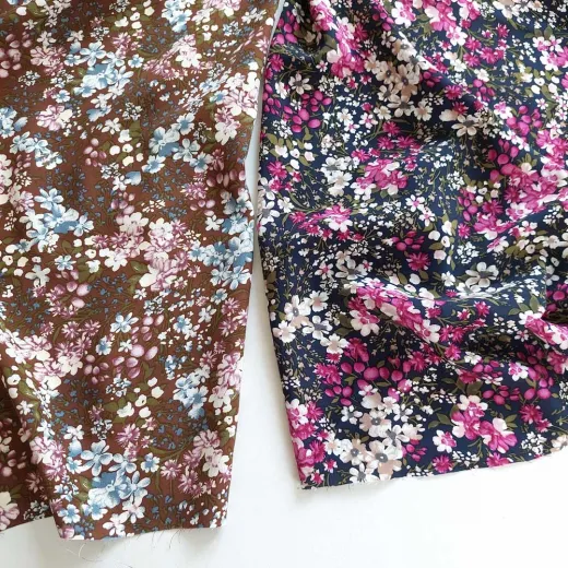 Viskose Stoff Blumen Druck Blusenstoff Webware, pink dunkelblau