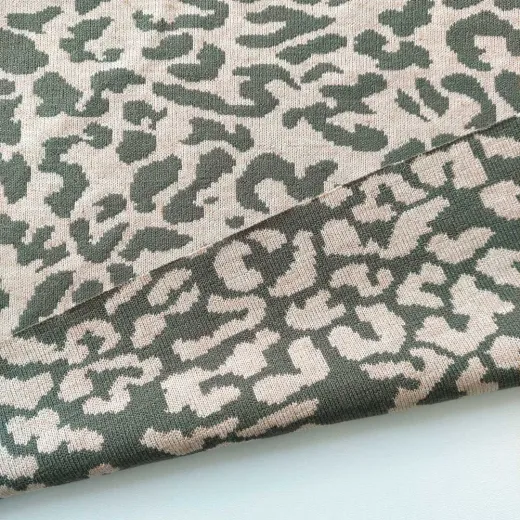 Doubleface Strickstoff Leopardenmuster Jacquard beige armygr�n