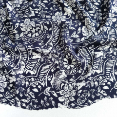 Viskose Borkenkrepp Stoff Blumen, Dunkelblau-Wei�
