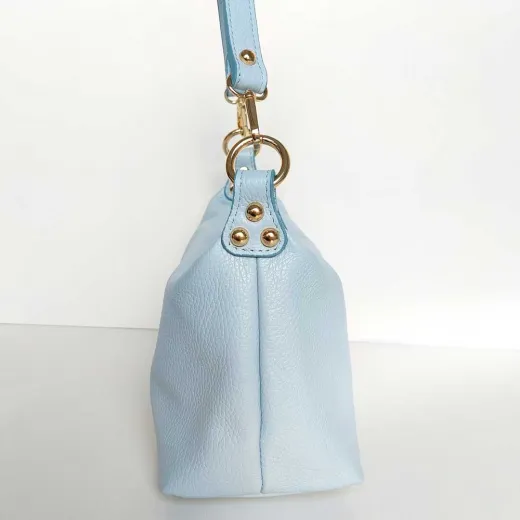 Ledertasche Handtasche klein rechteckig goldene Ringe, icy blue