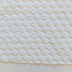 Steppstoff Meterware Tropfen wattiert wasserabweisend, cremwei�