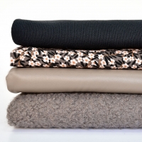 Boucle Stoff Schafsl�ckchen elastisch, grau taupe