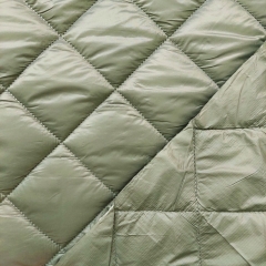 Steppstoff Rauten wattiert matt gl�nzend, khakigr�n