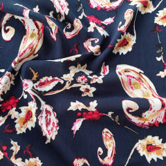 Viskose Borkenkrepp Blusenstoff Blumen Paisleymuster,rot wei� dunkelblau