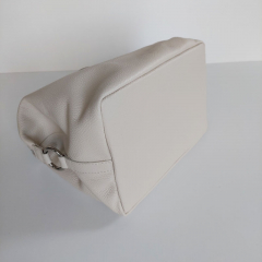 Ledertasche Handtasche gro� rechteckig Ringe an den Seiten, ecrue