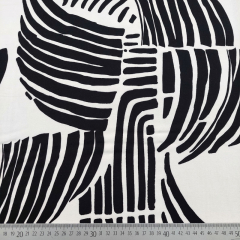 Viskose Stoff Blusenstoff grafisches Muster - cremewei� schwarz - Made in Italy
