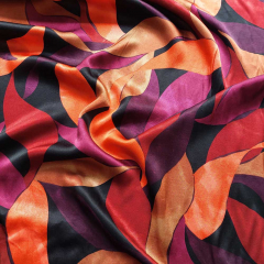 RESTST�CK 146 cm Viskose Satin Stoff Webware seidiger Glanz Bl�tter Muster - bordeaux orange rot schwarz