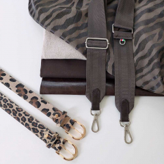 Viskosestoff Jacquard Zebramuster, mattes dunkelbraun