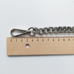 Taschenkette 12 mm Breite Metall mit Karabiner, gold