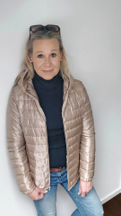 Steppstoff Streifen l�ngs wattiert matt gl�nzend, cremewei�