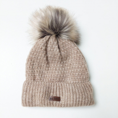 M�tze Strickstoff Kn�pfmuster mit Fellbommel - taupe
