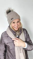 M�tze Strickstoff Kn�pfmuster mit Fellbommel - taupe