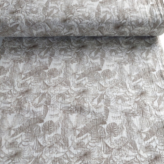 Musselin Stoff mit Bl�ttern, khaki cremewei�
