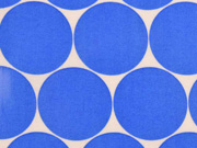 RESTSTCK 109 cm laminierter Baumwollstoff Punkte 5 cm, himmelblau wei