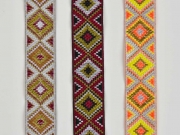 Jacquardband Ethnomuster Rauten 25 mm, grau weinrot khaki