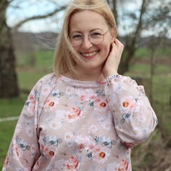 Schnittmuster Frau CAJA Raglanpullover mit Blousonrmeln Studio Schnittreif