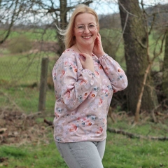 Schnittmuster Frau CAJA Raglanpullover mit Blousonrmeln Studio Schnittreif