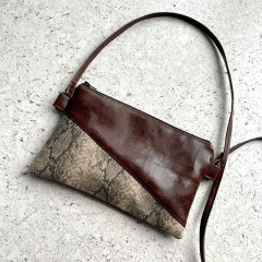 Lederimitat Krokoprgung Schlangendruck, schwarz beige