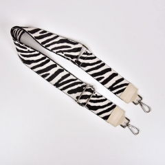 Taschengurt Taschenriemen Zebra Muster,schwarz cremeweiß mit cremeweißen Lederenden, silberfarbige Schnalle