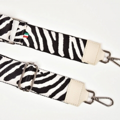 Taschengurt Taschenriemen Zebra Muster,schwarz cremeweiß mit cremeweißen Lederenden, silberfarbige Schnalle