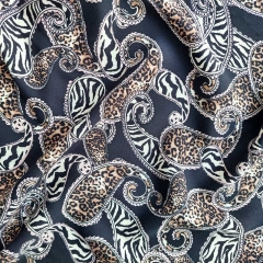 Viskose Twillstoff Paisley Animal Print, braun schwarz