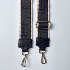 Taschengurt grafisches Muster -ecrue schwarz-schwarzes Leder- silber Schnalle