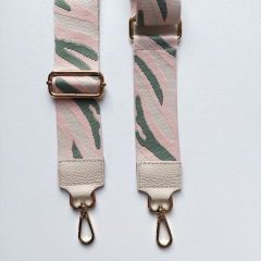 Taschengurt Taschenriemen Camouflage- rosa mattgruen cremeweiß- cremeweißes Leder-gold Schnallen