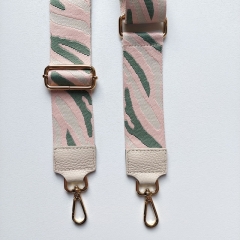 Taschengurt Taschenriemen Camouflage- rosa mattgruen cremewei- cremeweies Leder-gold Schnallen