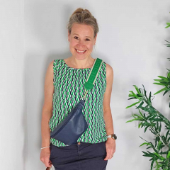 Viskosestoff mit Stretch Blusenstoff grafisches Muster, grn wei dunkelblau