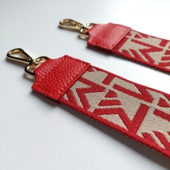 Taschengurt Taschenriemenabstraktes Muster- rot ecrue - rote Lederenden- gold Schnallen