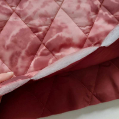 Steppstoff Batik Ethnomuster Rauten wattiert matt glnzend, matt dunkelrot